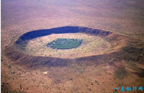 伍德利陨石坑，澳大利亚(直径75英里)