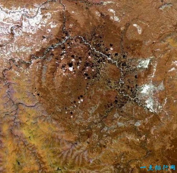 波皮盖陨石坑，俄罗斯(190英里直径)